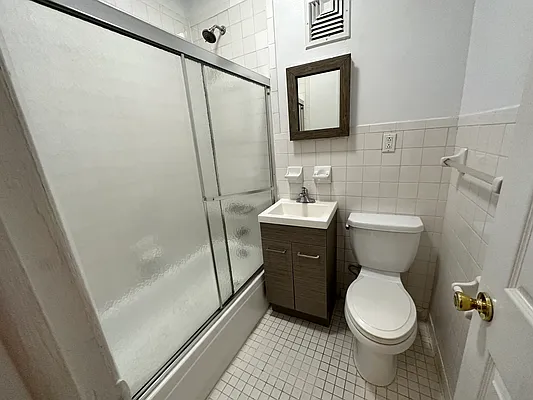 Rented by HOLTON REAL ESTATE INC. | media 17