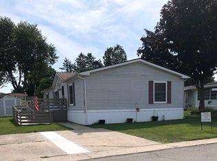 127 Pine Dr, Jonesville, MI 49250