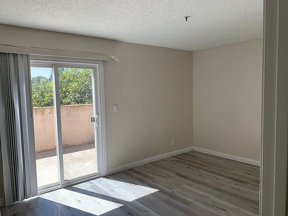 4th image of 928 S Cypress Ave #6