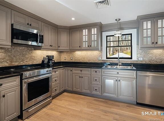 4th image of 192 New Canaan Road