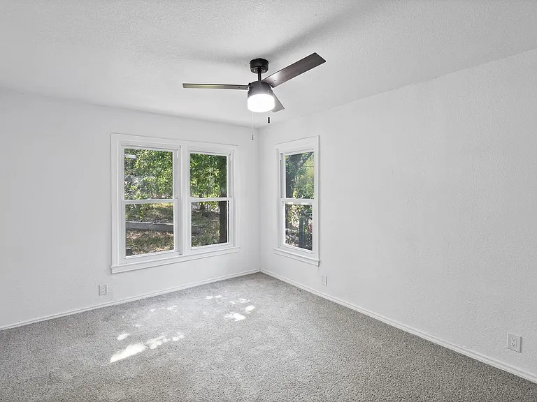 2515 Yeager St — Photo 16