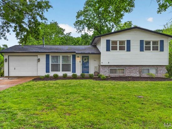 303 Ranch Dr, Ballwin, MO 63011