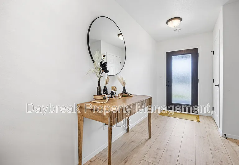 7909 Lost River Rd — Photo 4