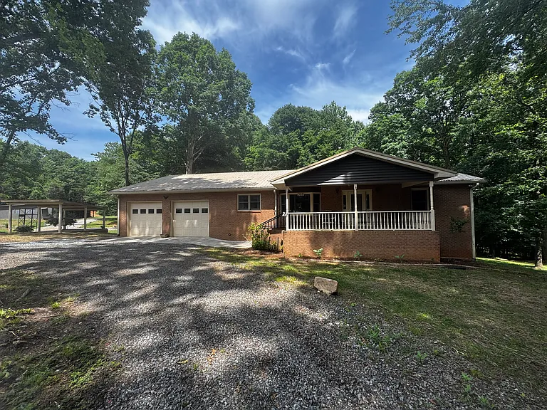 205 Little Creek Rd — Photo 2