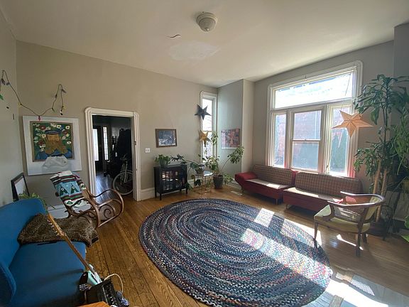4th image of 1421 E Superior St #1