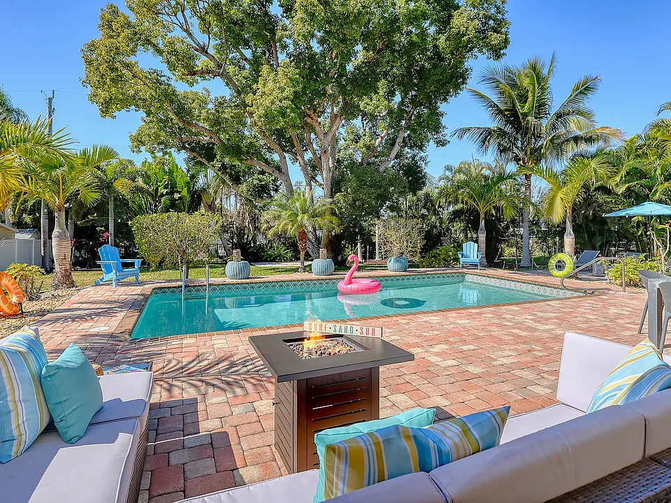 1102 Mallorca Dr