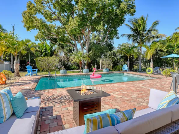 1102 Mallorca Dr, Bradenton, FL 34209