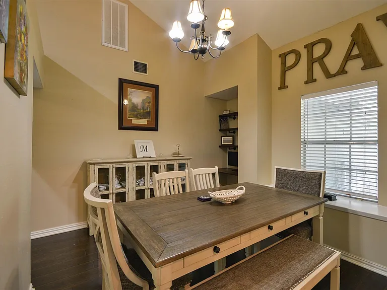 3218 Lake Stream Dr — Photo 10