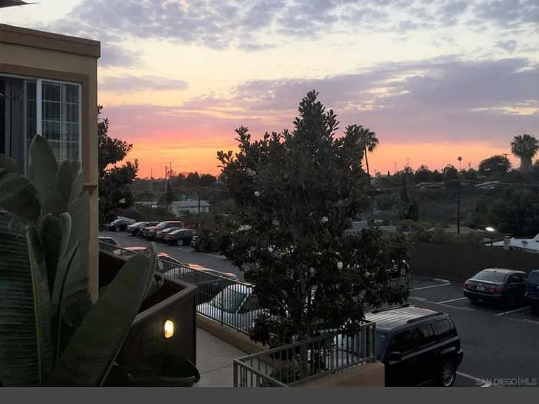 5252 Balboa Arms Dr #277 — Photo 11