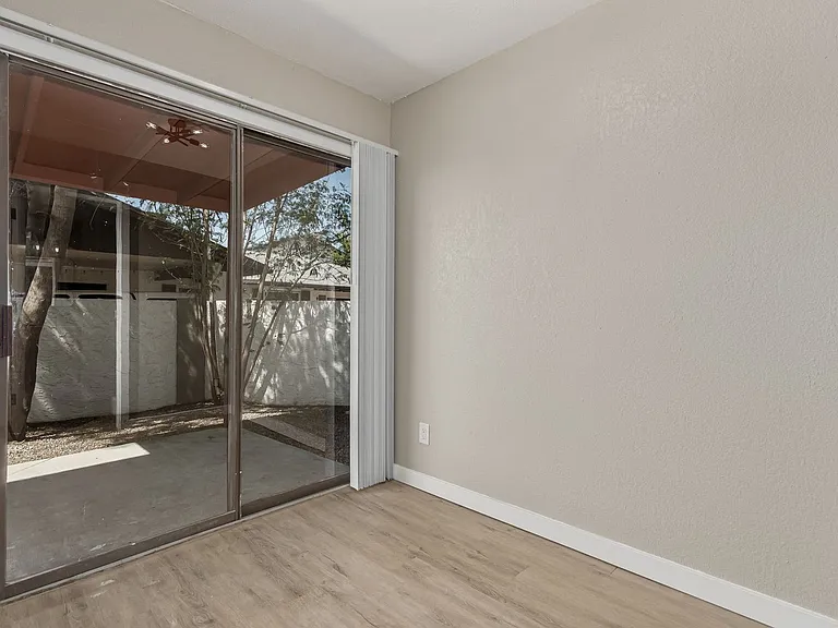 736 S Farmer Ave — Photo 28