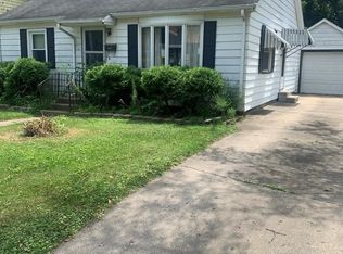 526 E McKenney St, Dixon, IL 61021