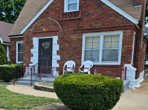 5714 Park Ln, Saint Louis, MO 63147