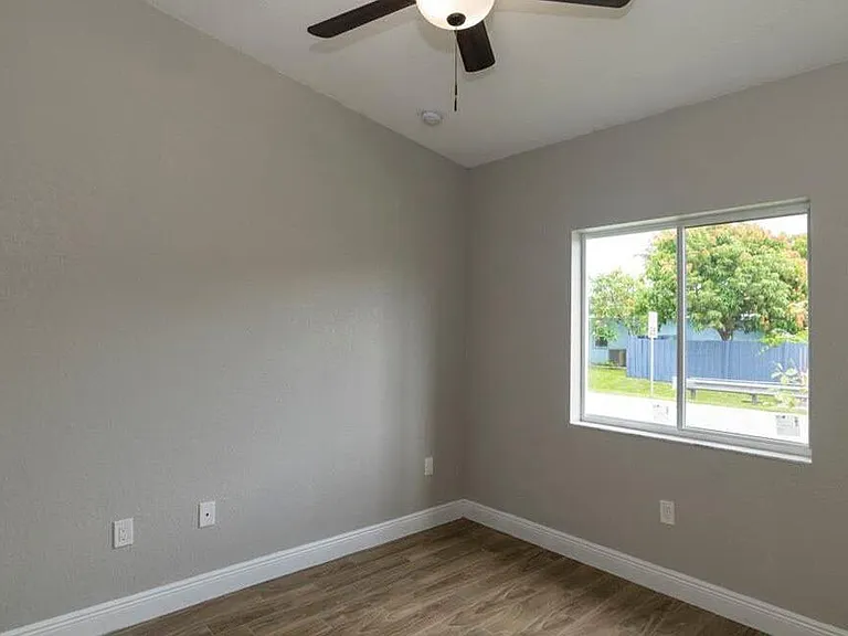 1140 NW 1st Ave — Photo 8