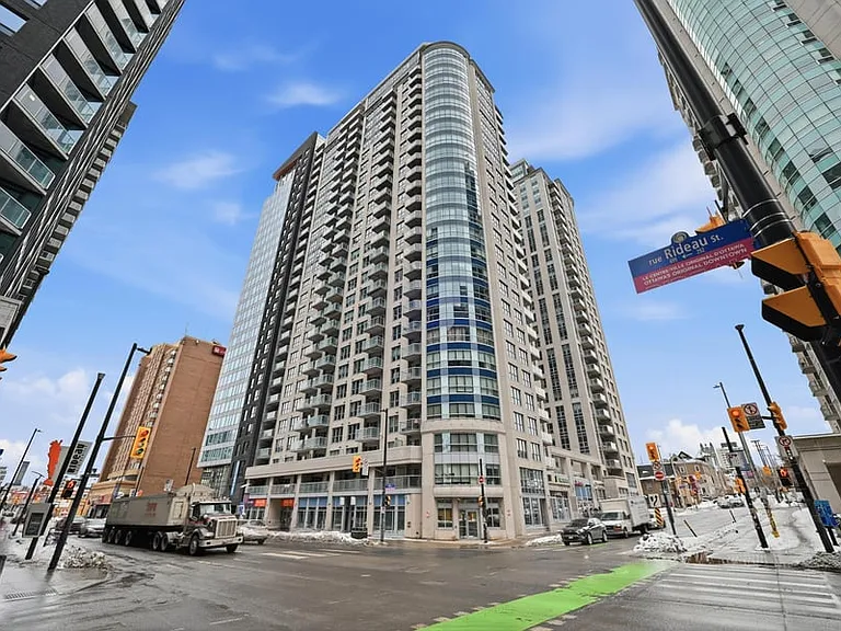 242 Rideau St #403 — Photo 1