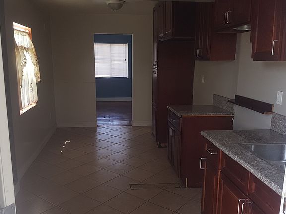 4th image of 212 E 126th St