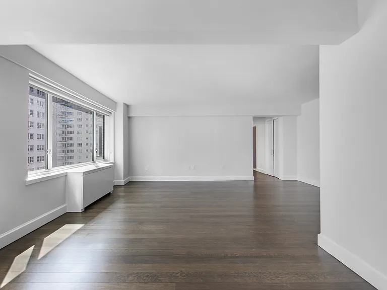 165 E 66th St #9D — Photo 6