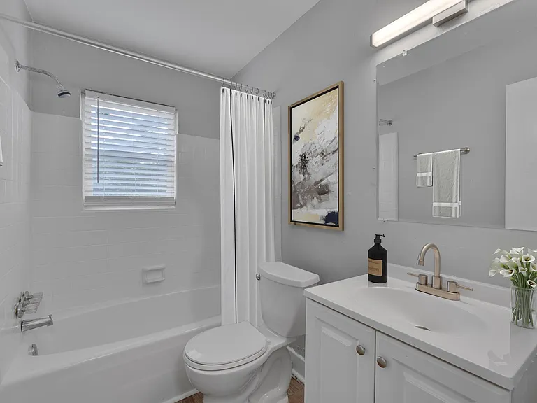 BLU Station Apartments — Photo 31