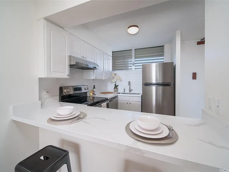 555 University Ave #603 — Photo 4