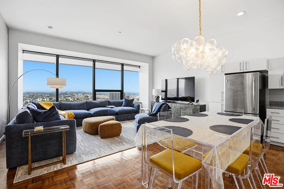 1 bed, 1.0 bath, 860 sqft, $3,800 — Photo 2
