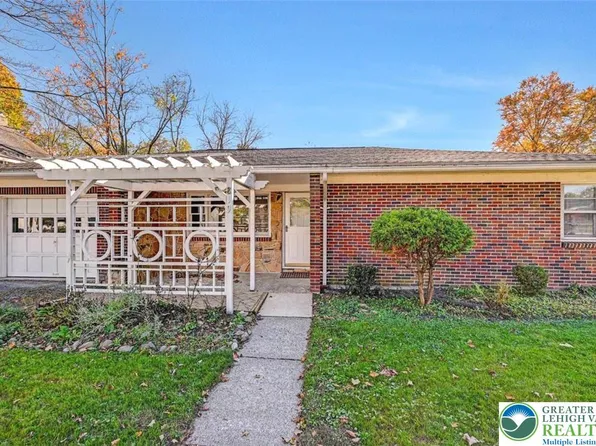 819 Fairview Ave, Stroudsburg, PA 18360