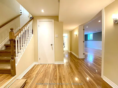 76 Clansman Blvd #LOWER Photo 1