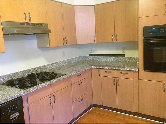 3rd image of 402 Watch Hill Dr