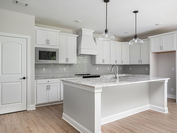 5th image of 320 Fox Gap Ln