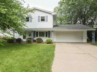 2908 Sycamore Ter, Bettendorf, IA 52722