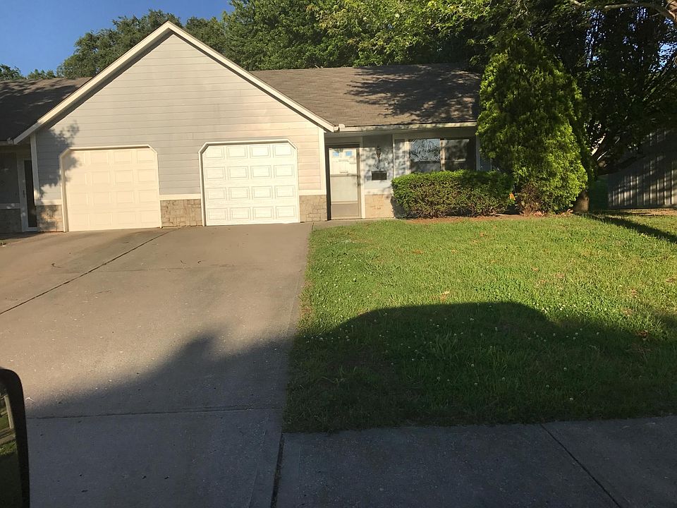 1st image of 107 SE Greystone Dr