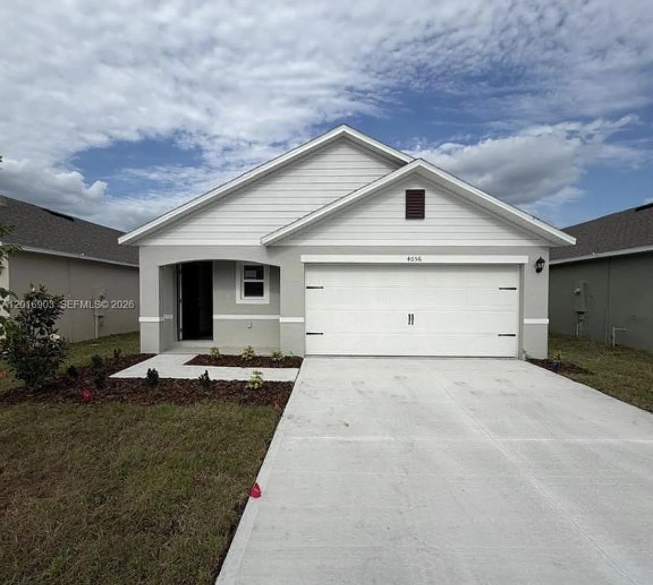 3 bed, 2.0 bath, 1800 sqft, $1,139 — Photo 2