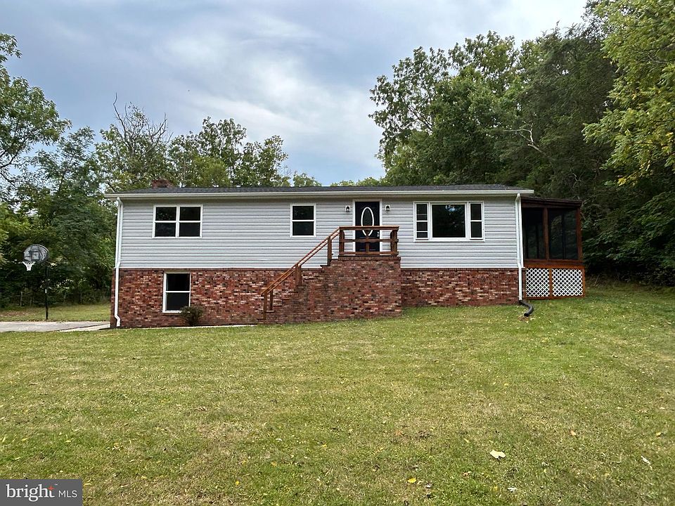1st image of 1120 Featherbed Rd