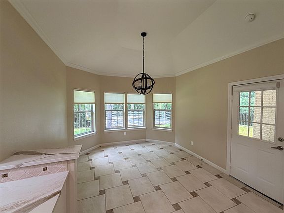 5th image of 127 Boyd St