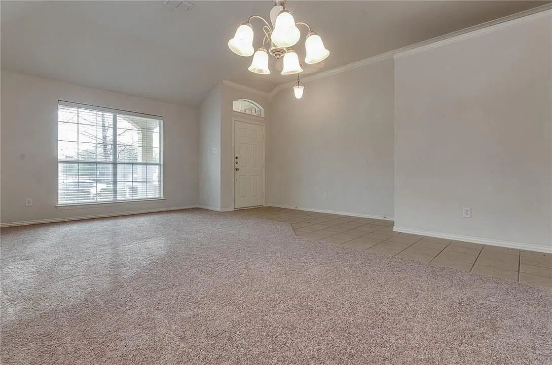 4 bed, 2.5 bath, 2110 sqft, $2,295 — Photo 4