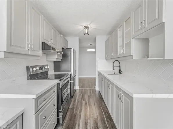 21 Knightsbridge Rd #1507, Brampton, ON L6T 3Y1