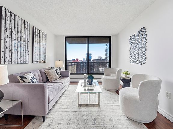 4th image of 605 13th Ave SW #1477073