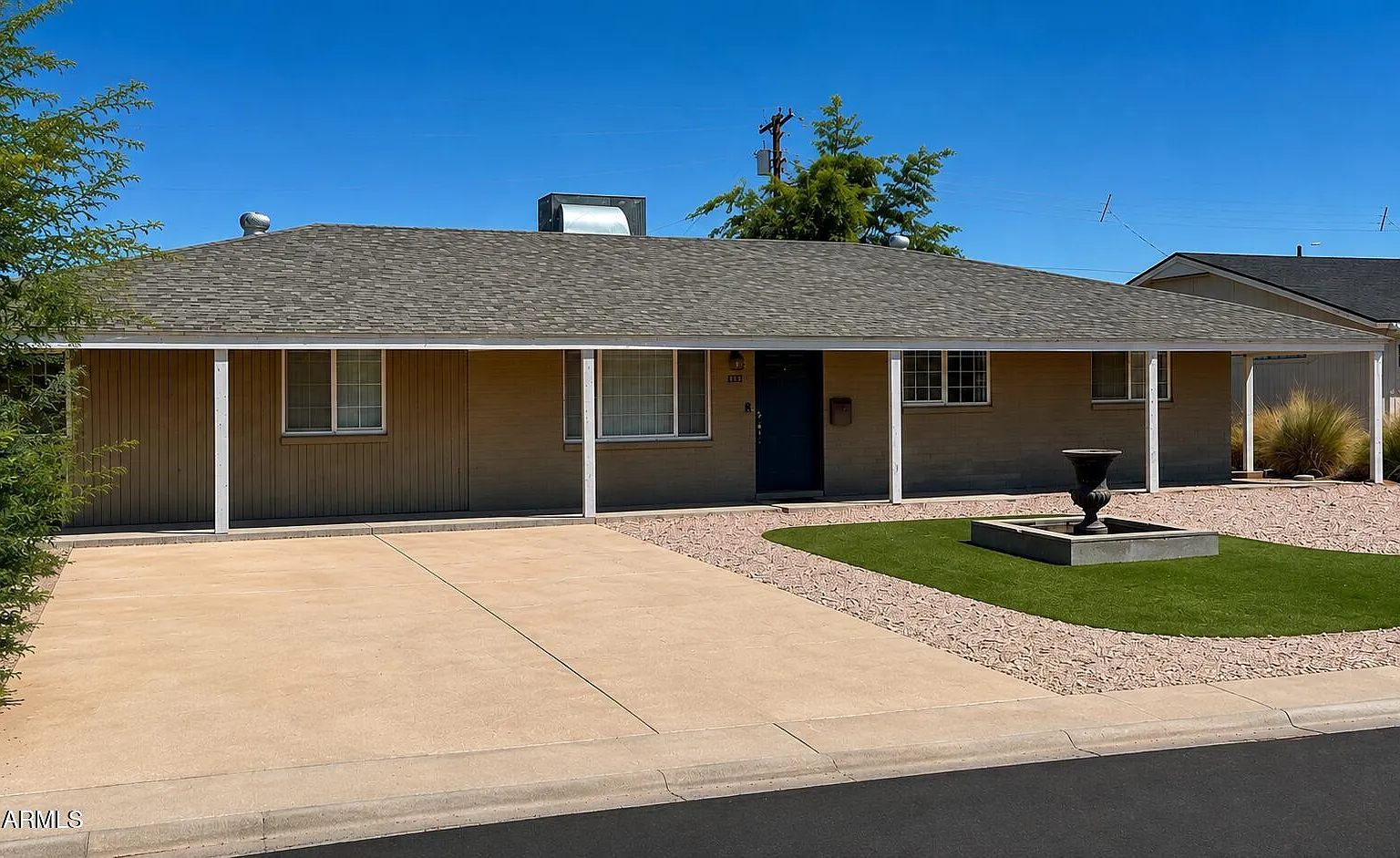 4 bed, 2216 sqft, $3,000 — Photo 1