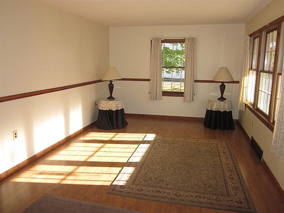 2nd image of 252 Andrews St