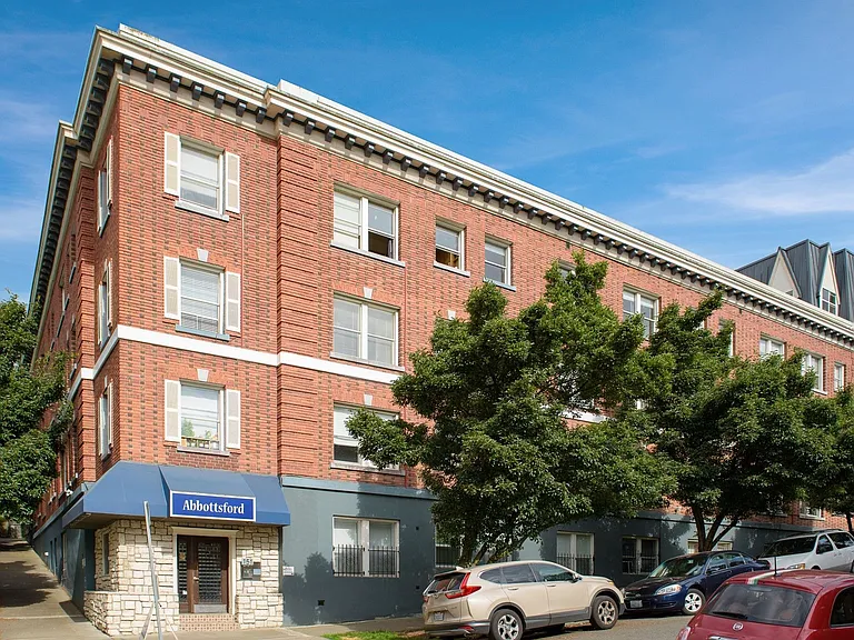 Abbottsford Apartments — Photo 28
