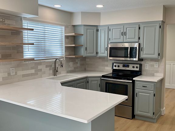 5th image of 8876 S Sheffield Way