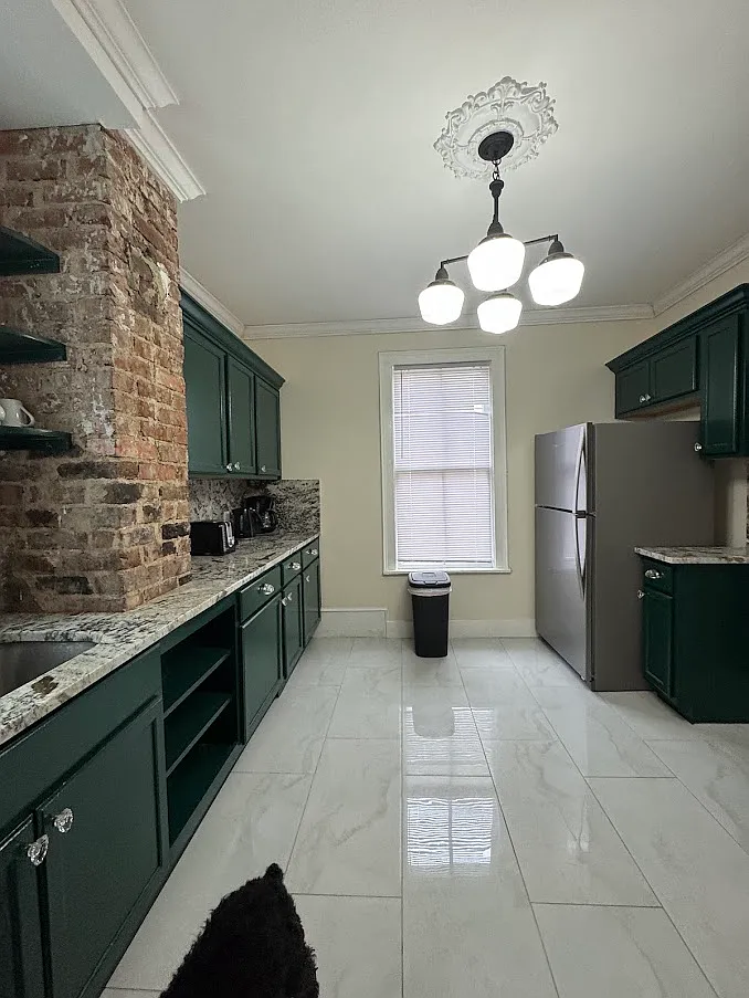 425 W Pine St — Photo 3