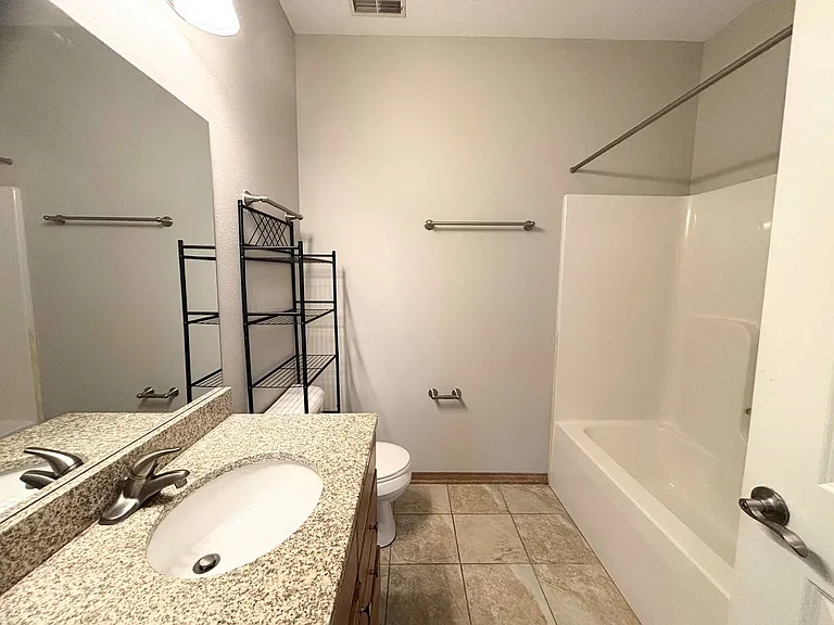 2000 Meadow Ct — Photo 11
