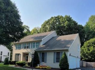 102 Avenue Of The Oaks, Clifton Park, NY 12065
