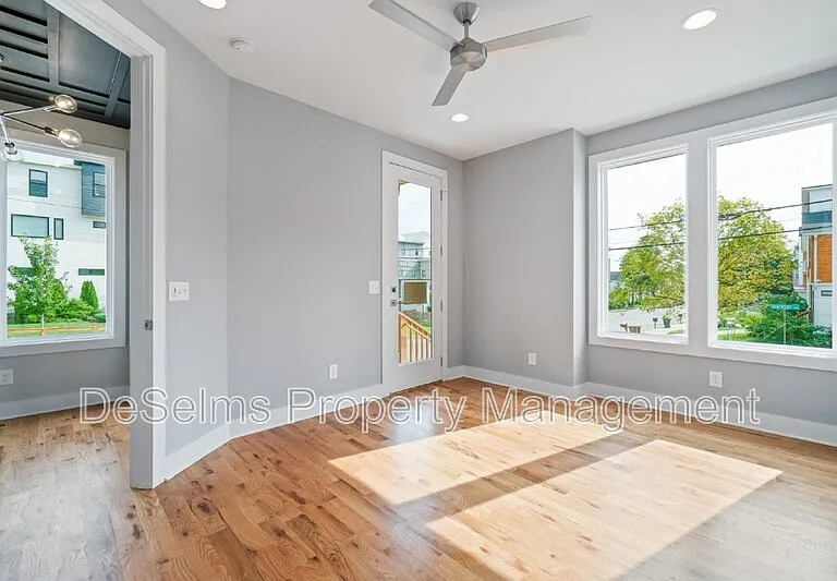 1000 Southside Ave — Photo 45