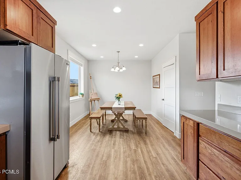415 E Earl St — Photo 28