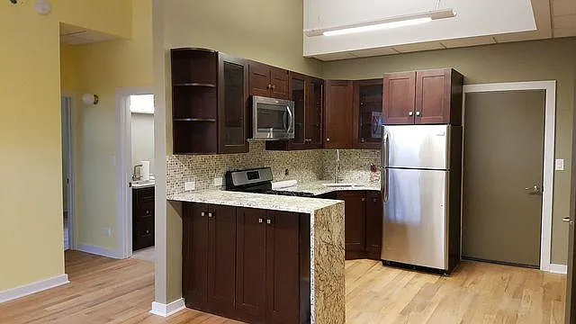 Building Photo - 5301 W Newport Ave #1R