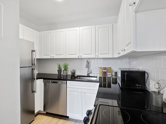 3rd image of 50 W 34th St APT 4C7