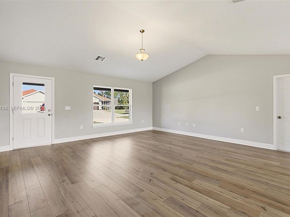 3rd image of 6823 Dickinson Dr