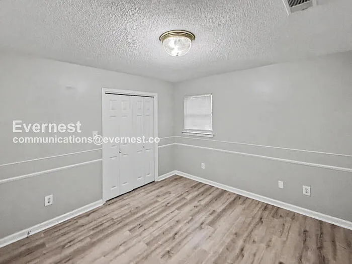 1104 Oak Creek Trl — Photo 12