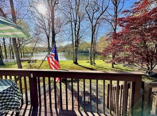 125 E Shore Dr, Dingmans Ferry, PA 18328