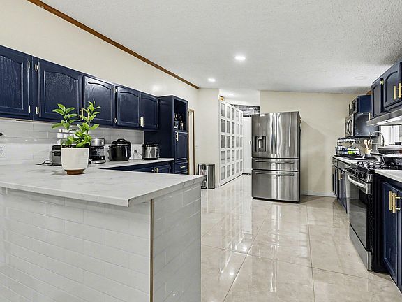 5th image of 100 Northside Dr W